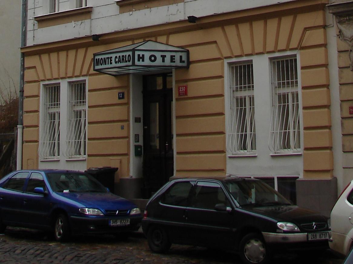 Готель Aladin Praha Екстер'єр фото